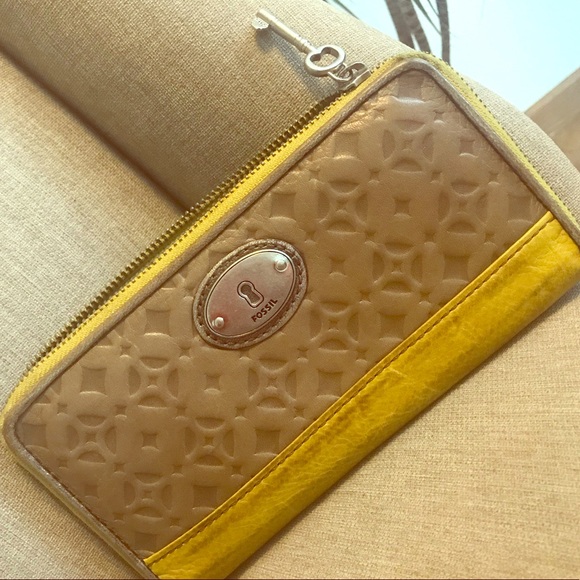 Fossil Wallet - Picture 1 of 2